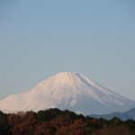 冠雪した丹沢と富士山
