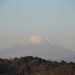 雪が少ない富士山ですが・・・