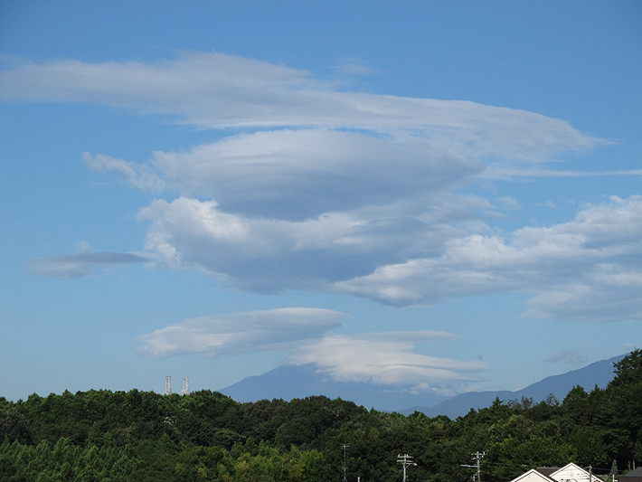 富士山とトルーネード状の雲