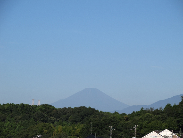 秋めいた青空と富士山