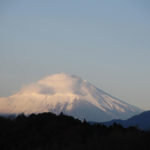 年末寒波襲来、凍てつく富士山