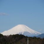 雨上がりの真っ白な富士山